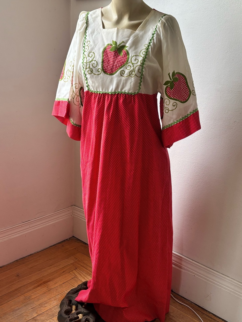 1970s Vintage Jc Penny Strawberry Maxi Lounge Dress